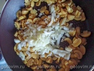 Слоеный салат с копченой курицей с грибами, огурцом и яйцом, Шаг 01