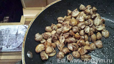 Салат с курицей, жареным беконом и грибами от шеф-повара, Шаг 03