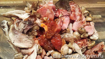 Салат с курицей, жареным беконом и грибами от шеф-повара, Шаг 06