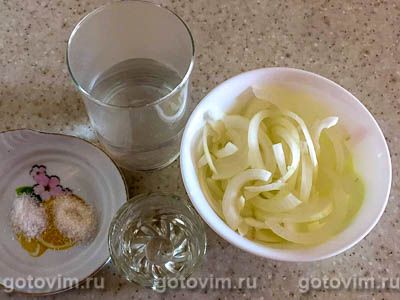 Салат из куриных желудков с маринованным луком и морской капустой, Шаг 03