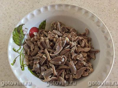 Салат из куриных желудков с маринованным луком и морской капустой, Шаг 07