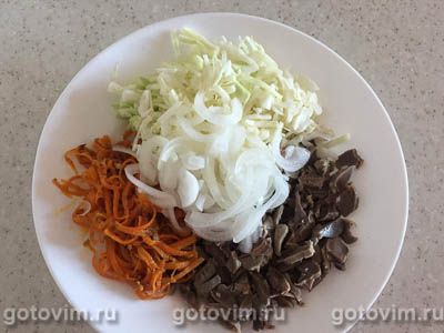 Салат из куриных желудков с маринованным луком и морской капустой, Шаг 08