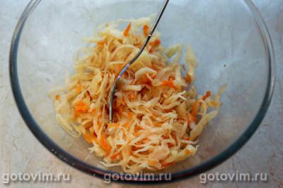 Салат из квашеной капусты с апельсином и грецкими орехами, Шаг 01