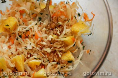 Салат из квашеной капусты с апельсином и грецкими орехами, Шаг 04