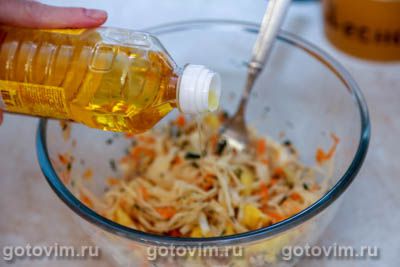 Салат из квашеной капусты с апельсином и грецкими орехами, Шаг 05
