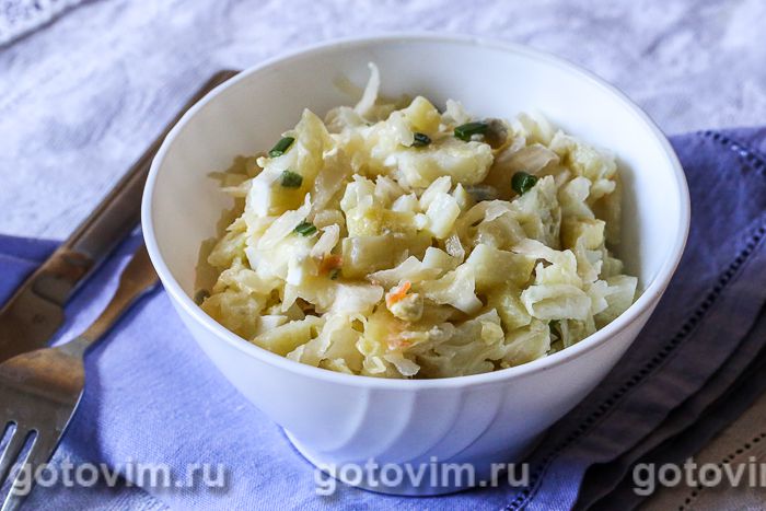 Салат с квашеной капустой и картофелем. Фотография рецепта