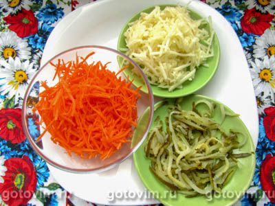 Салат из морской капусты с яйцом, огурцом, морковью и яблоками, Шаг 02