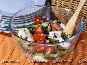 Весенний салат с моцареллой (для пикника