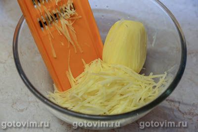 Салат «Муравейник» из картофельной соломки со шпротами, Шаг 01