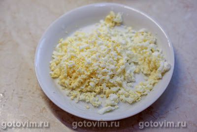 Салат «Муравейник» из картофельной соломки со шпротами, Шаг 05