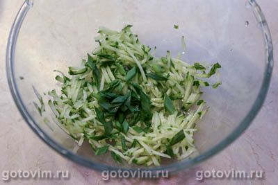 Салат «Муравейник» из картофельной соломки со шпротами, Шаг 07