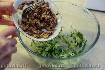 Салат «Муравейник» из картофельной соломки со шпротами, Шаг 08