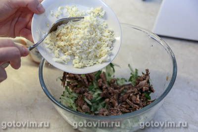 Салат «Муравейник» из картофельной соломки со шпротами, Шаг 09