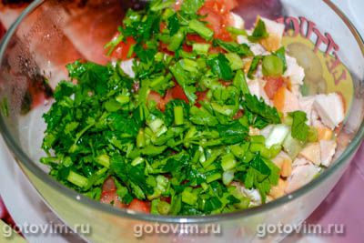 Мясной салат из свинины, копченой курицы и овощей, Шаг 03