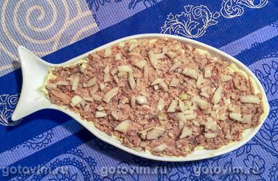 Слоеный салат «Морское дно» из крабовых палочек с консервированной рыбой и капустой , Шаг 06