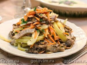 Салат из свиного языка с опятами и овоща
