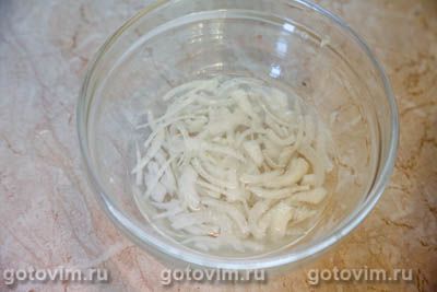 Салат из печени трески с картофелем, маринованным луком и патиссонами, Шаг 01