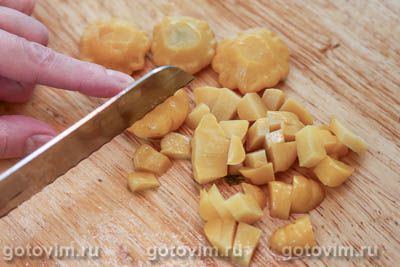 Салат из печени трески с картофелем, маринованным луком и патиссонами, Шаг 05