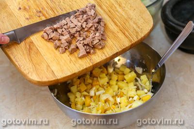 Салат из печени трески с картофелем, маринованным луком и патиссонами, Шаг 09