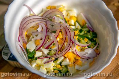Салат из печени трески с яйцом и огурцом, Шаг 05