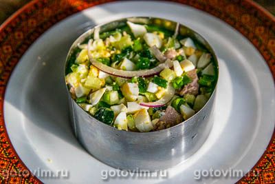 Салат из печени трески с яйцом и огурцом, Шаг 09