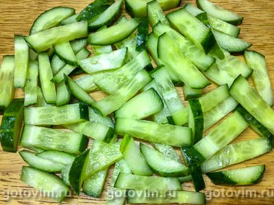 Салат из пекинской капусты, кукурузы и огурца с майонезом, Шаг 04