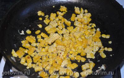 Салат из пекинской капусты с крабовыми палочками, кукурузой и омлетом , Шаг 04
