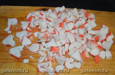 Салат из пекинской капусты с крабовыми палочками, кукурузой и омлетом , Шаг 05