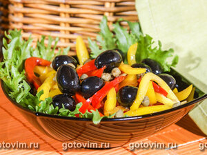 Салат из сладких перцев с оливками и кап