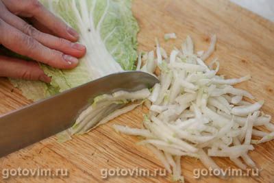 Салат из пекинской капусты с крабовыми палочками и кукурузой, Шаг 03