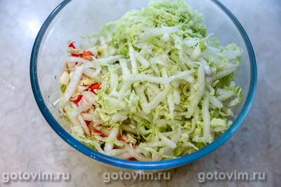 Салат из пекинской капусты с крабовыми палочками и кукурузой, Шаг 04