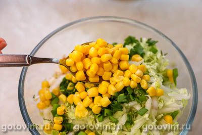 Салат из пекинской капусты с крабовыми палочками и кукурузой, Шаг 05