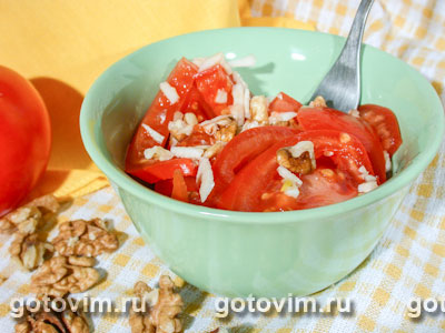 Салат из помидоров с орехами. Фото-рецепт
