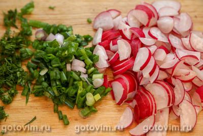 Салат из редиски с сыром, яйцом и зеленым горошком, Шаг 01