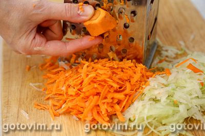 Салат из редьки с морковью и зернами граната, Шаг 02