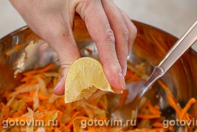Салат из редьки с морковью и зернами граната, Шаг 04