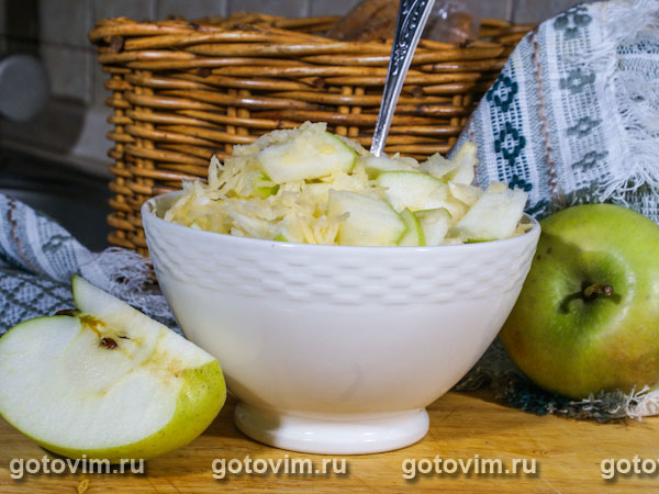 Салат из репы с яблоками. Фотография рецепта