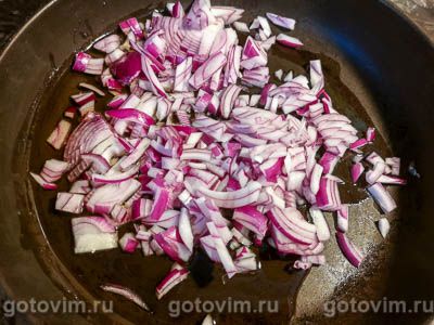 Теплый салат из рисовой лапши с консервированным кальмаром, Шаг 01