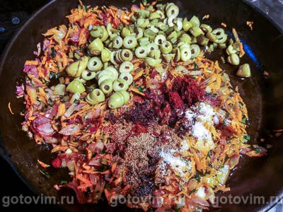Теплый салат из рисовой лапши с консервированным кальмаром, Шаг 03