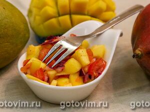 Сальса из манго с помидорами