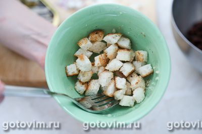 Салат со шпротами, фасолью и плавленым сырком, Шаг 03