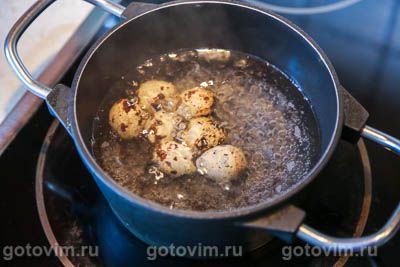 Салат с солеными грибами, картофелем, рукколой и перепелиными яйцами, Шаг 02
