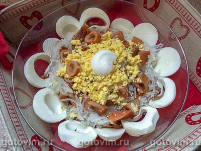 Легкий салат с солеными рыжиками и редькой. Фото-рецепт