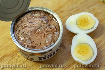 Салат из консервированного тунца со свеклой и плавленым сырком, Шаг 03