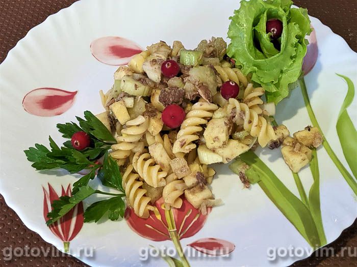 Салат с тунцом и макаронами. Фотография рецепта
