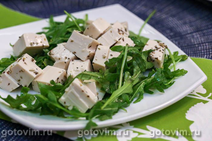 Овощной салат с тофу. Фотография рецепта