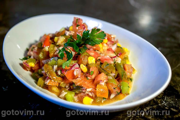 Салат с тунцом и печеными овощами. Фотография рецепта