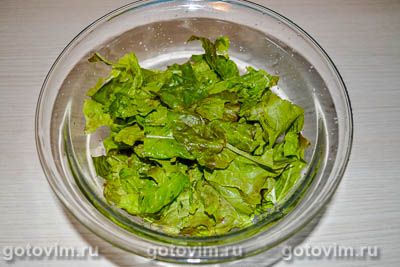 Салат из свежей зелени, огурцов, яиц с горчичной заправкой, Шаг 03