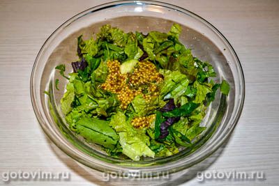 Салат из свежей зелени, огурцов, яиц с горчичной заправкой, Шаг 07