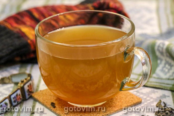 Душистый сбитень с медом и зеленым чаем. Фотография рецепта